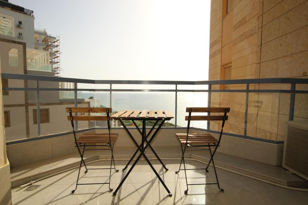 Royal Aparatment On The Sea , Blvd Nitza 34 Нетания Экстерьер фото