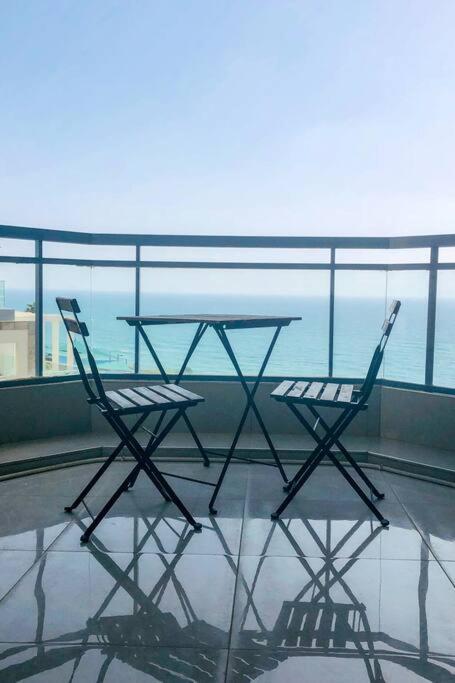Royal Aparatment On The Sea , Blvd Nitza 34 Нетания Экстерьер фото